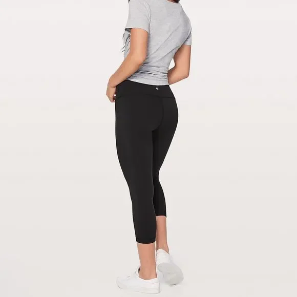 LULULEMON BLACK WUNDER UNDER CAPRI / CROP - Picture 3 of 8